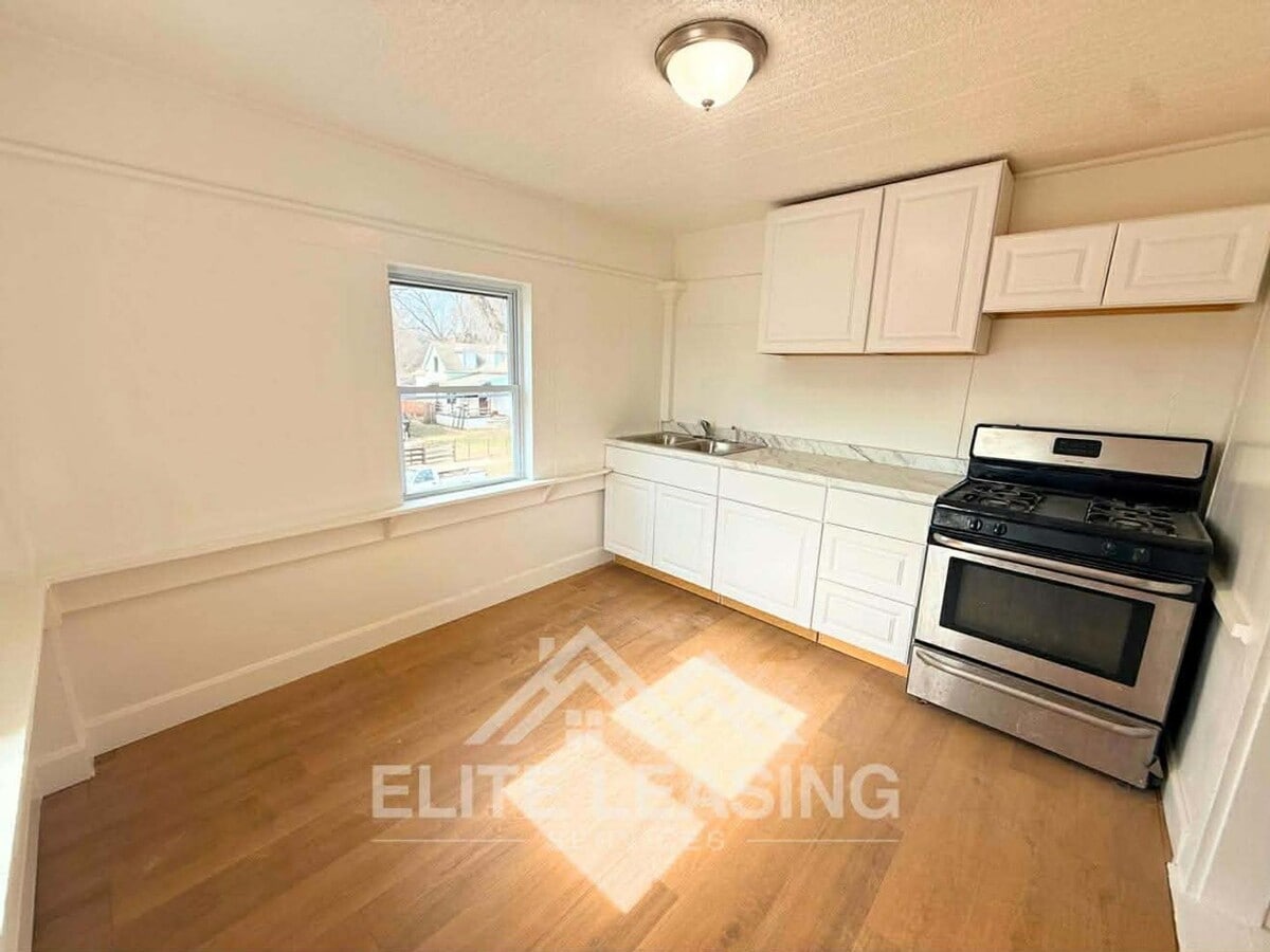 Photo - 1438 SW Van Buren St Unit 2