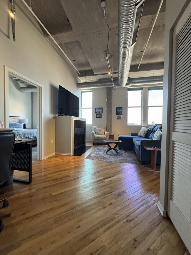2107 Grand Blvd Unit 806
