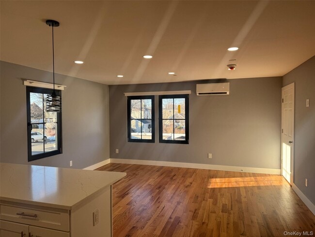 Building Photo - 1035 Montauk Hwy Unit 6