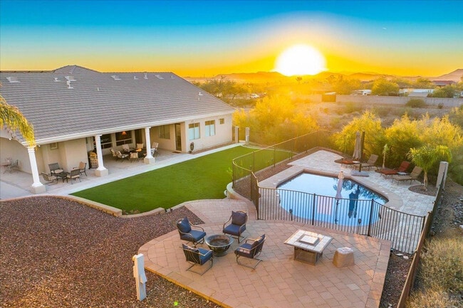 412 E Yearling Rd