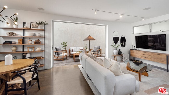 Building Photo - 705 Sunset Ave Unit 1/4