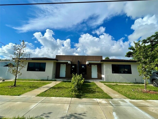 Building Photo - 11848 SW 213th St Unit 2