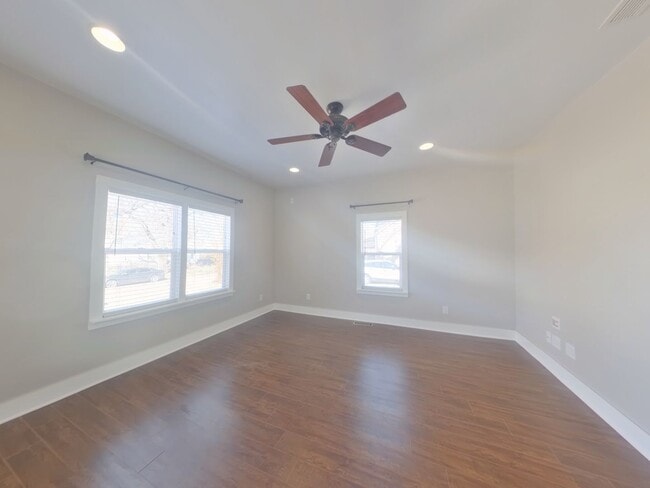 Photo - 402 N Kansas Ave