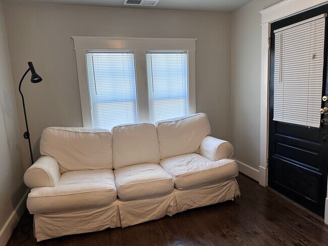 Living Room Front Entrance - 1509 17th Ave S Unit B