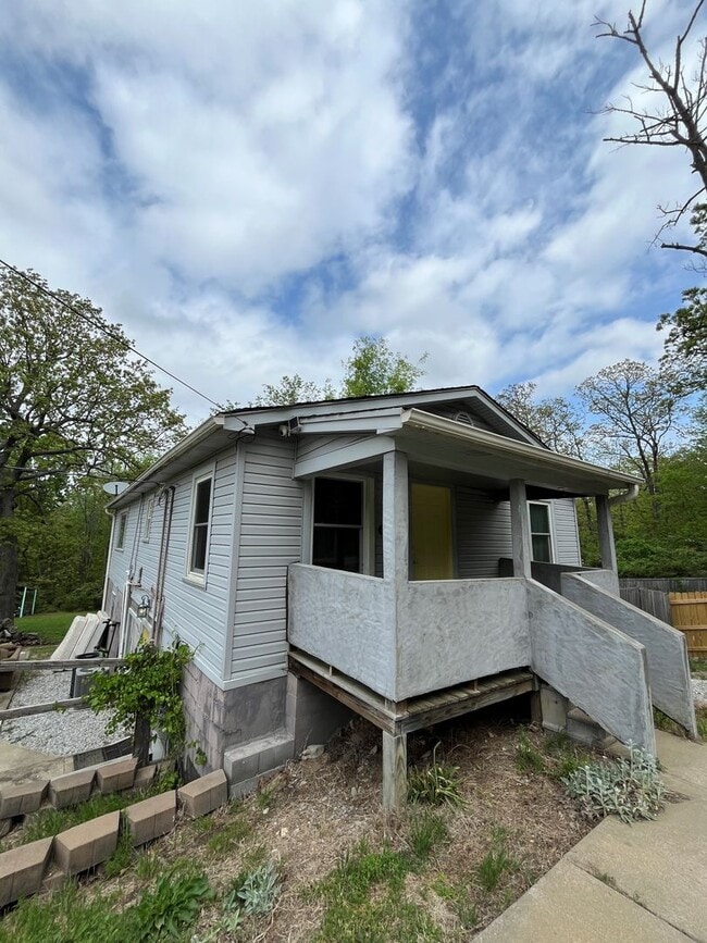 Photo - 3 bedroom 1 bath perfect for a minimalist!!  South FAY, 1m I-49 access