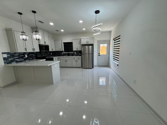 Photo - 2421 Indian Creek Ave Unit 3