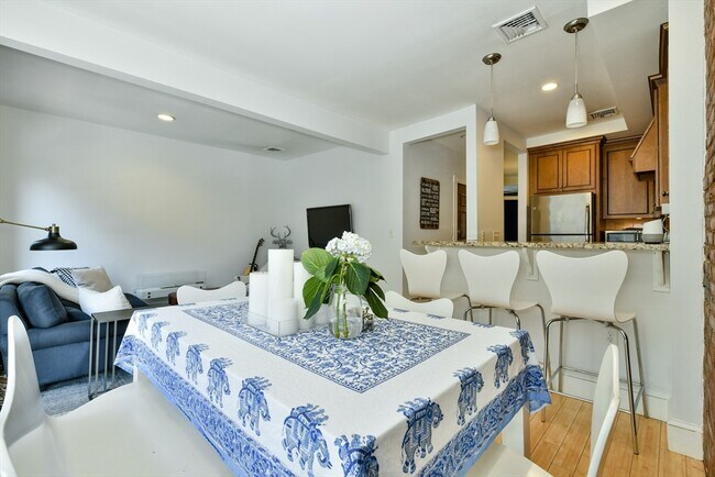 Photo - 16 Follen St Unit 2