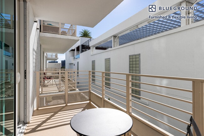 Photo - 110 SW 12th St Unidad FL7-ID85