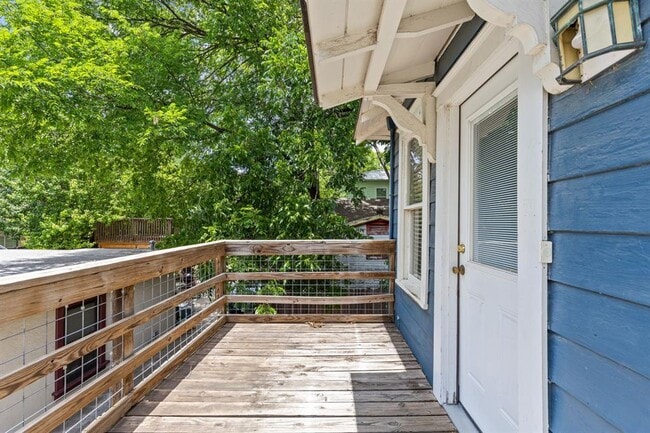 Photo - 2102 Brackenridge St