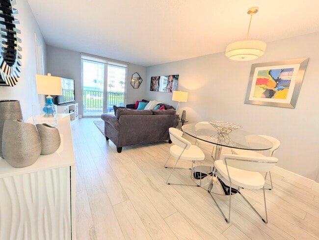 Photo - 2929 S Ocean Blvd Unidad 2010