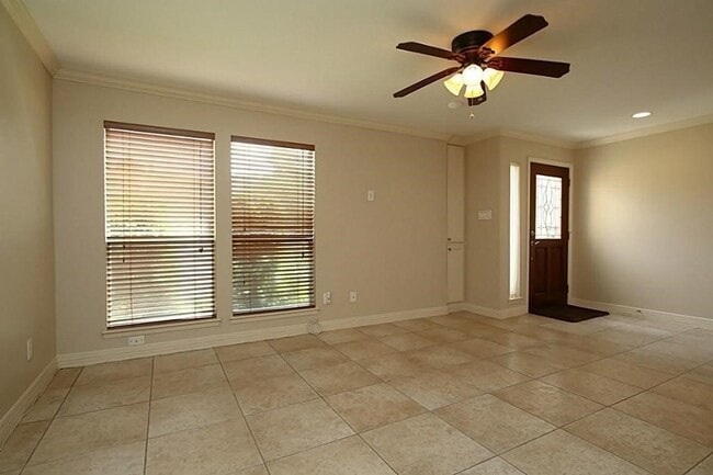 Photo - 5228 Woodlawn Pl