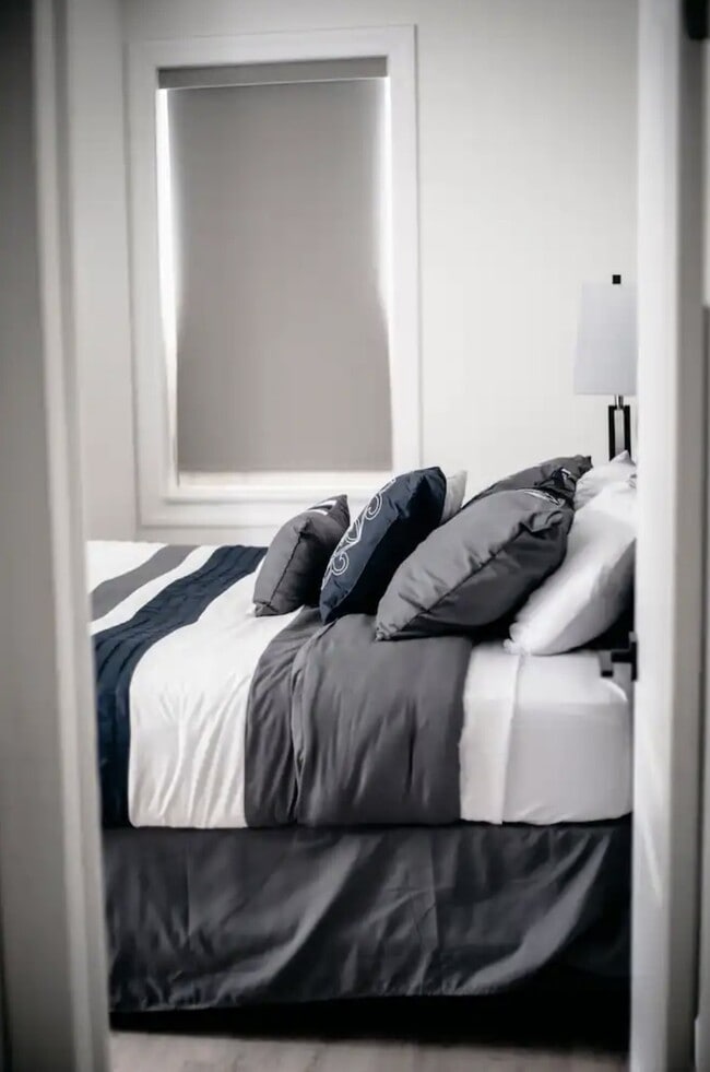 Building Photo - 118 Mulcaster St