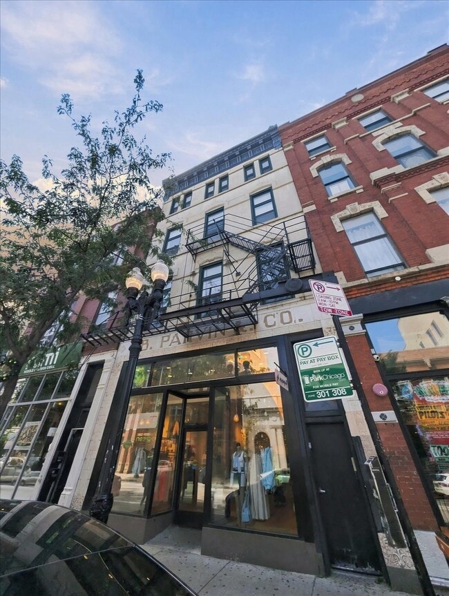 Building Photo - 1539 N Milwaukee Ave