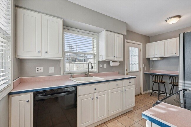 Photo - 632 34th St SE