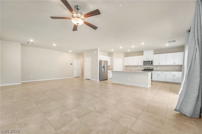 Photo - 472 Silverweed Ave
