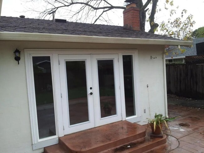 Photo - Charming 3-Bedroom Home in a Family Friend...