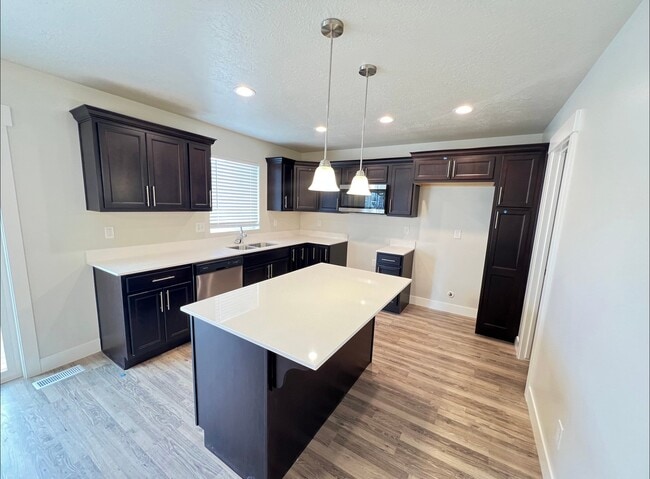 Photo - 4725 Gunsight Peak Dr