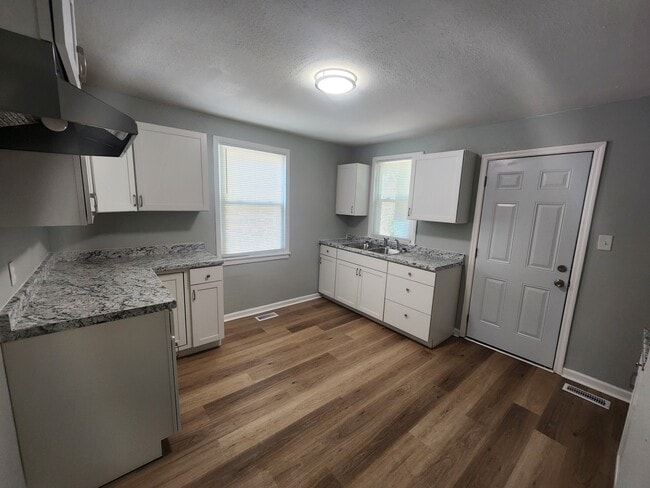Photo - 2923 Denson Ave