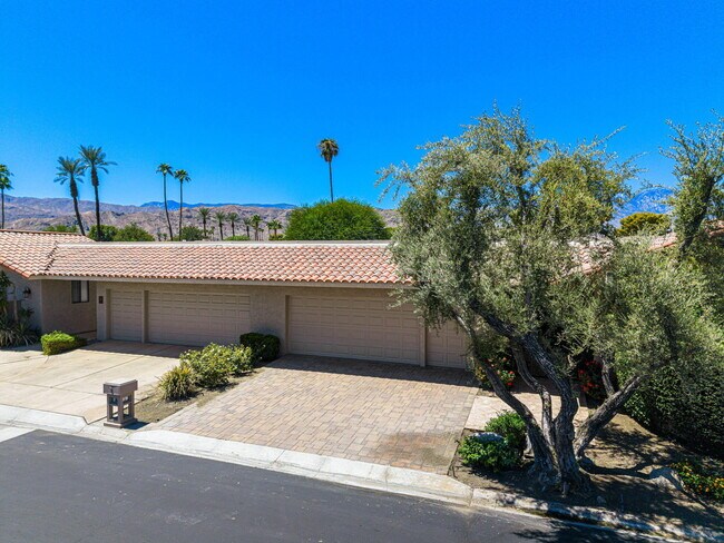 Photo - 5 Stanford Dr