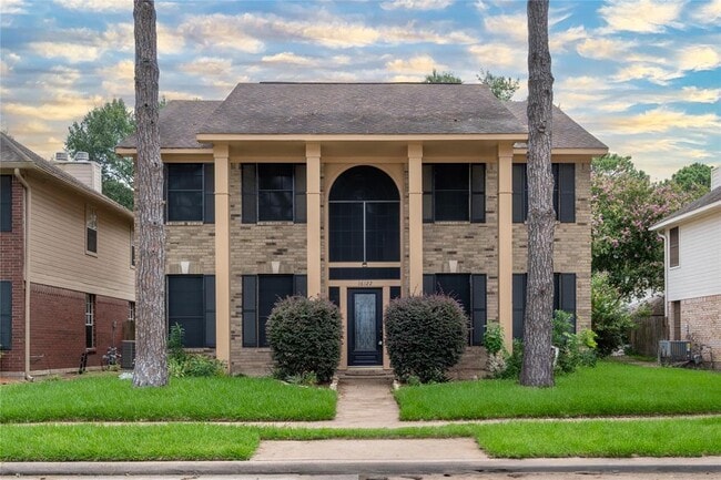 Building Photo - 16122 Cairngorm Ave Rental