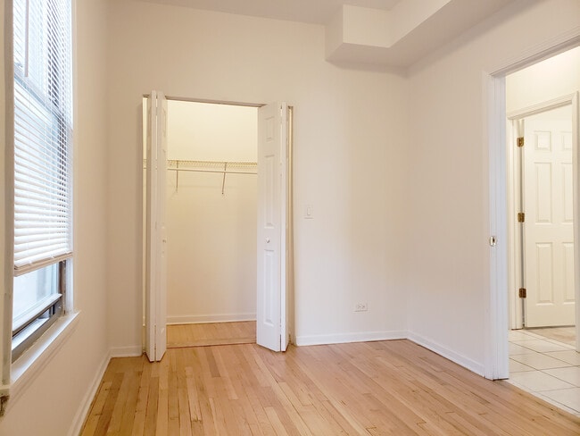 Building Photo - 5435 S Hermitage Ave Unit 2