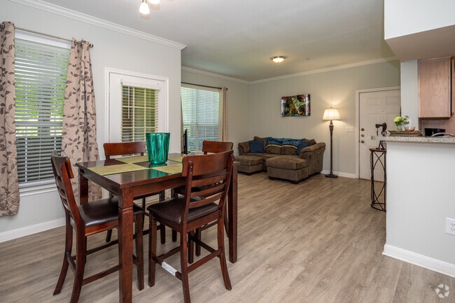 1BR, 1BA - Ascot - 750SF - Dining Room