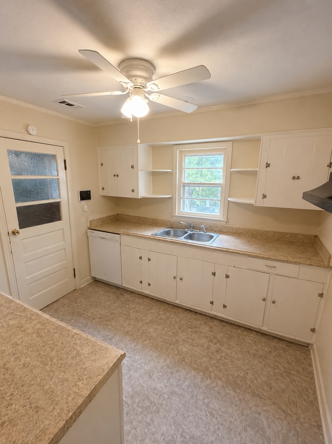 Photo - 2806 Scotland Rd