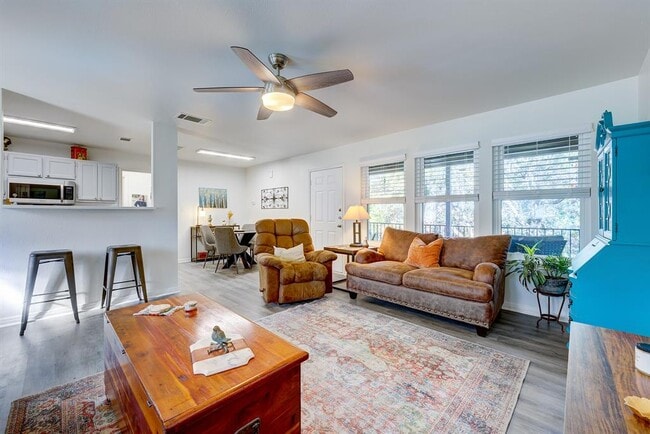 Photo - 358 Shady Bluff Dr Unidad B