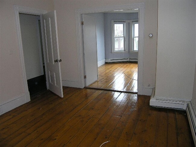 Building Photo - 68 Waterhouse St Unit 2