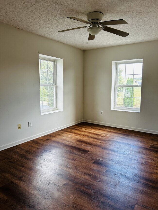 Photo - 24 Rosette Ln