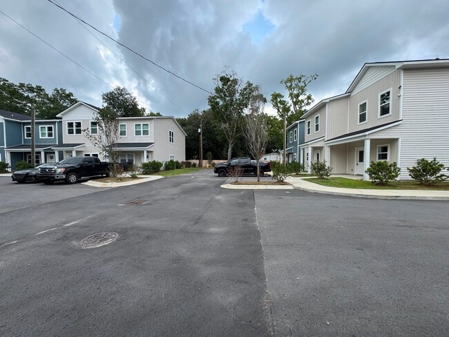 5739 Murray Dr