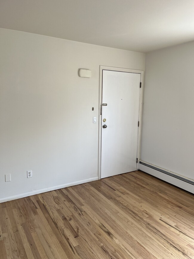 Building Photo - 142 Shaler Ave Unit 5