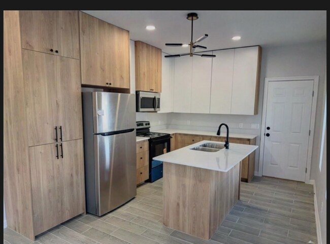 Photo - 705 N Emerald Ave Unit 4