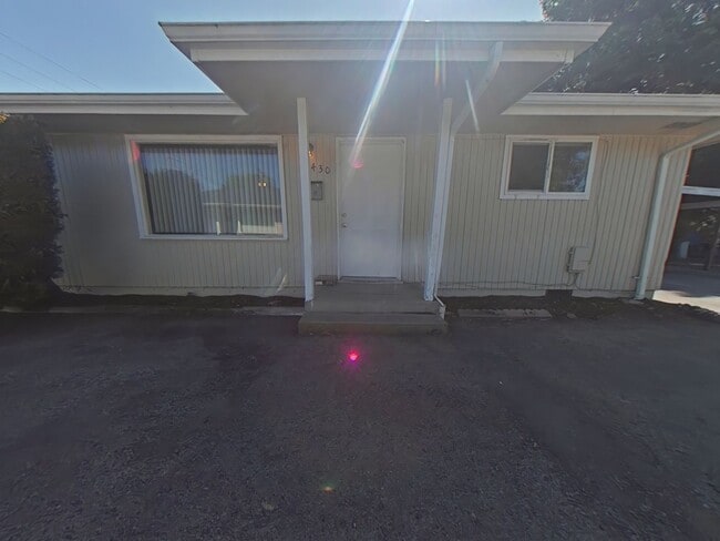 2 Bedroom Duplex ~ Close to Campus - 2 Bedroom Duplex ~ Close to Campus Apartment Unit 2430 NW Grant