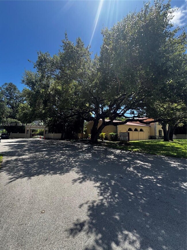 16851 NE 23rd Ave Unit B402