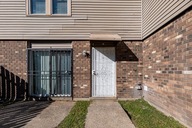 Photo - 6847 Mayo Blvd