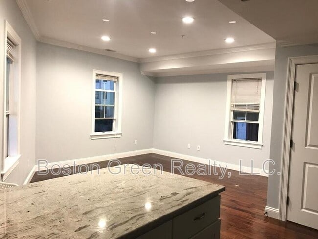 Photo - 140 Marcella St