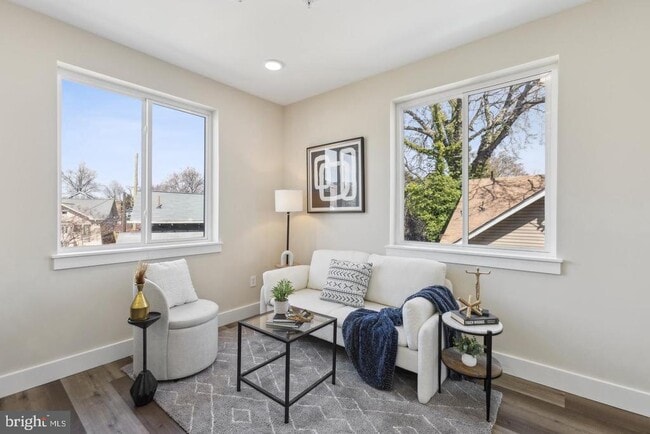 Building Photo - 1016 Rhode Island Ave NE Unit 6