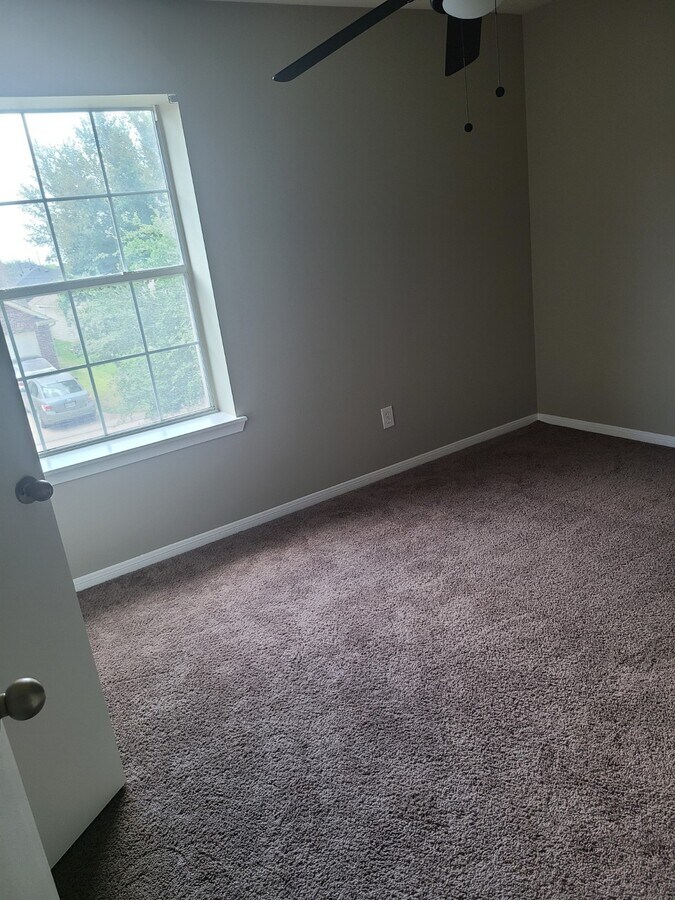 Photo - 1411 Heathcote Ln