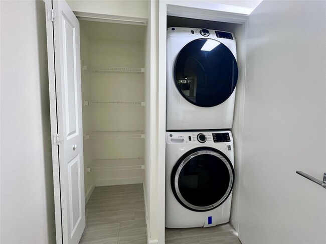 Photo - 601 NE 39th St Unit 205