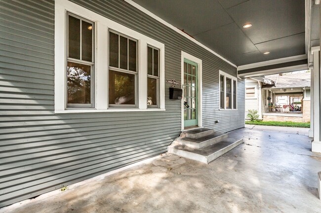 Photo - 2/2 Junius Heights Charmer with Modern Updates