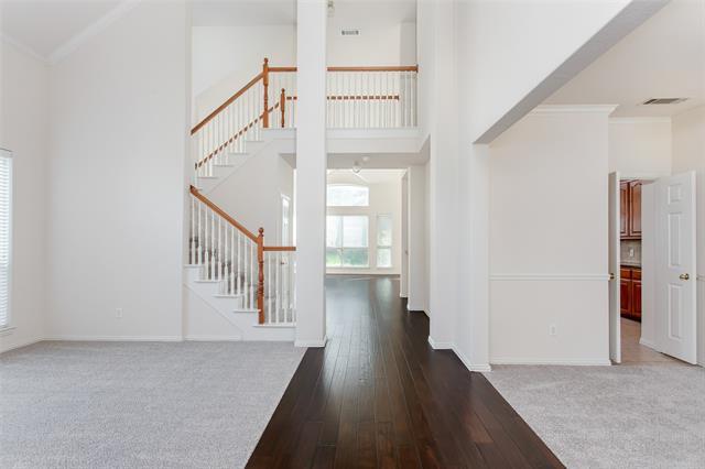 Photo - 915 Falcon Trail