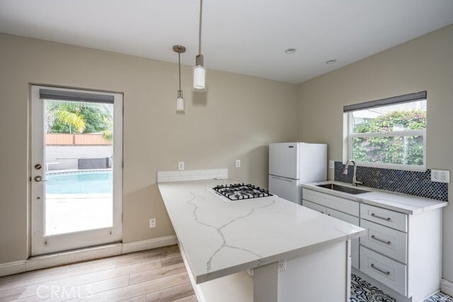 Photo - 5940 Simpson Ave