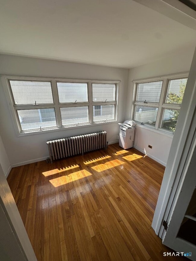 Photo - 28 Hobbie St