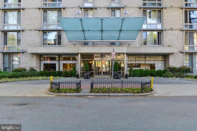 Claridge House - 950 25th St NW Unit 710 N