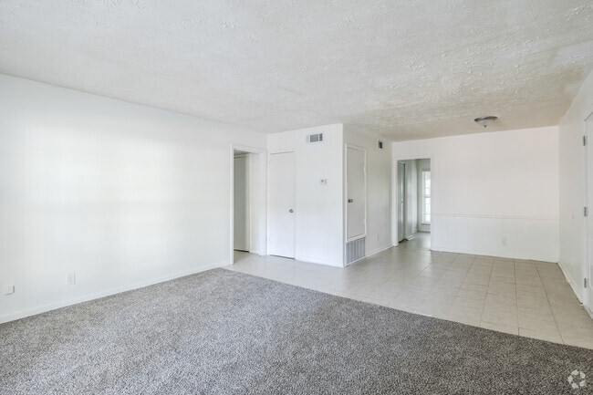 3BR, 2BA - 1266SF - Living Room