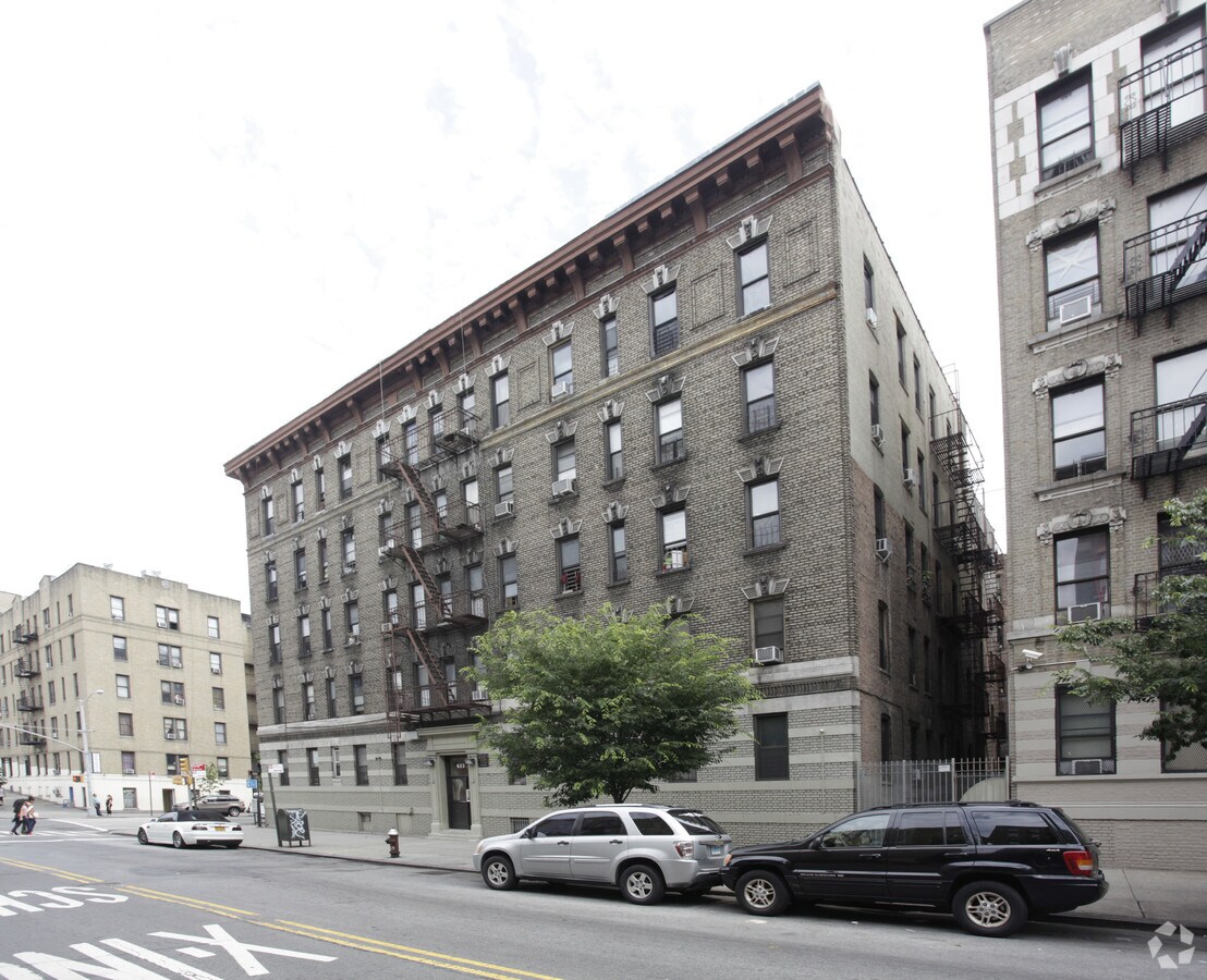 Photo - 623 W 204th St