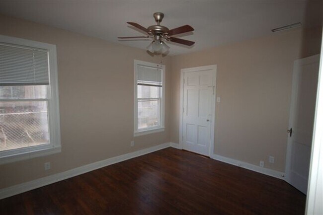 Photo - 907 E 38th St Unidad A
