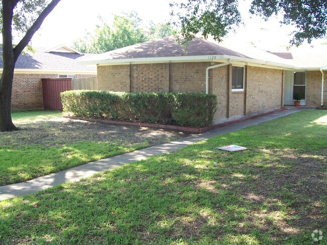 Building Photo - 1120 Southwestern Dr Rental