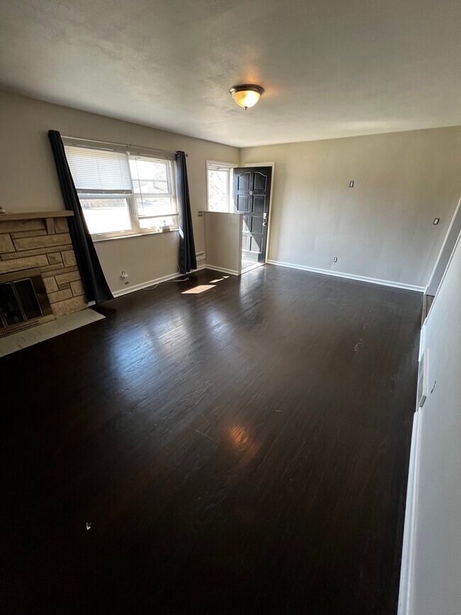 Living room - 8313 Smithton Rd